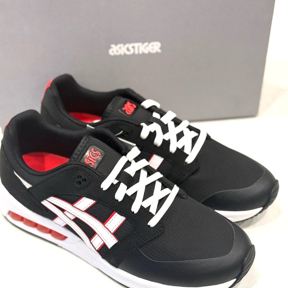 Asics Tiger Gel Saga Sou Men's Sneakers Color Black / White